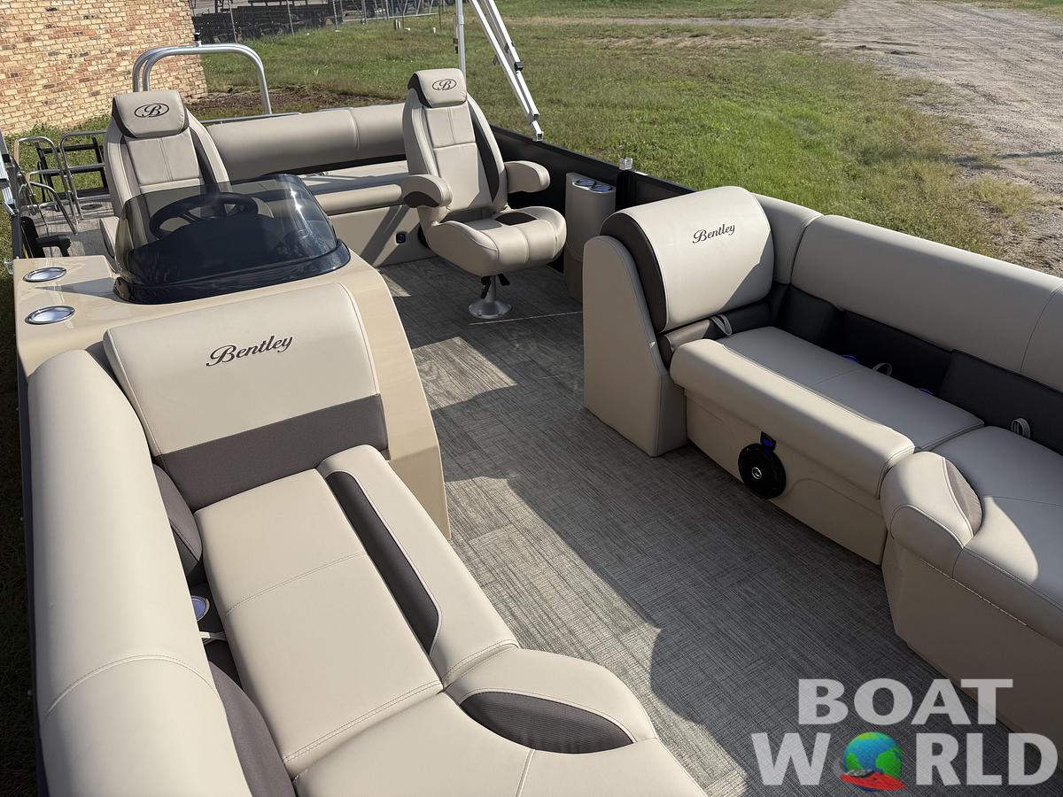 2026 Bentley Pontoons Legacy 220 Swingback & Honda 4-Stroke EFI