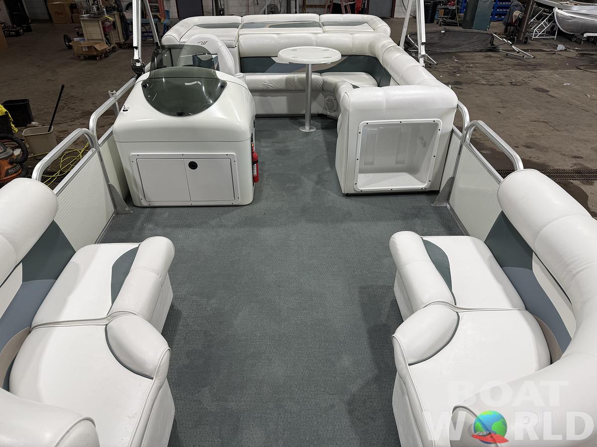 Used 2003 Weeres 200 SunTanner & 60HP Johnson 4Stroke -$11,995