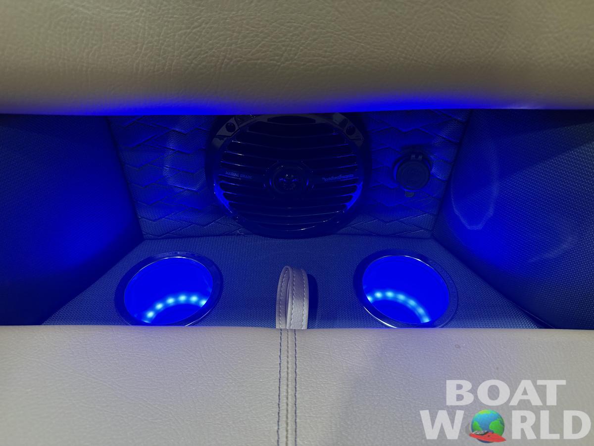 2026 Bentley Pontoons Elite 223 Swingback Tritoon