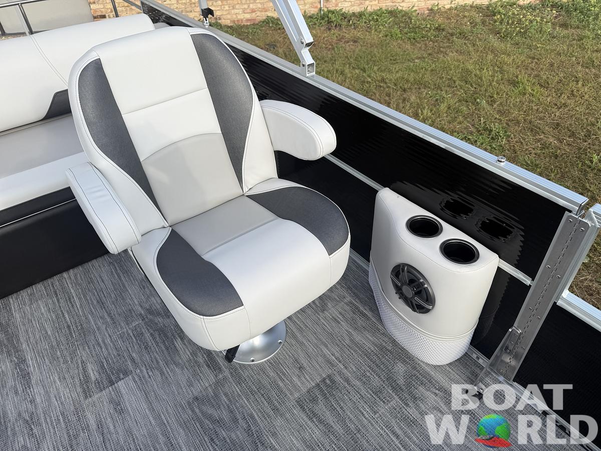 2026 Montego Bay 8522 Swingback Deluxe Pontoon