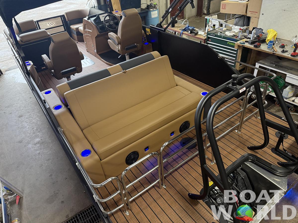 2026 Bentley Pontoons Elite 223 Swingback Tritoon