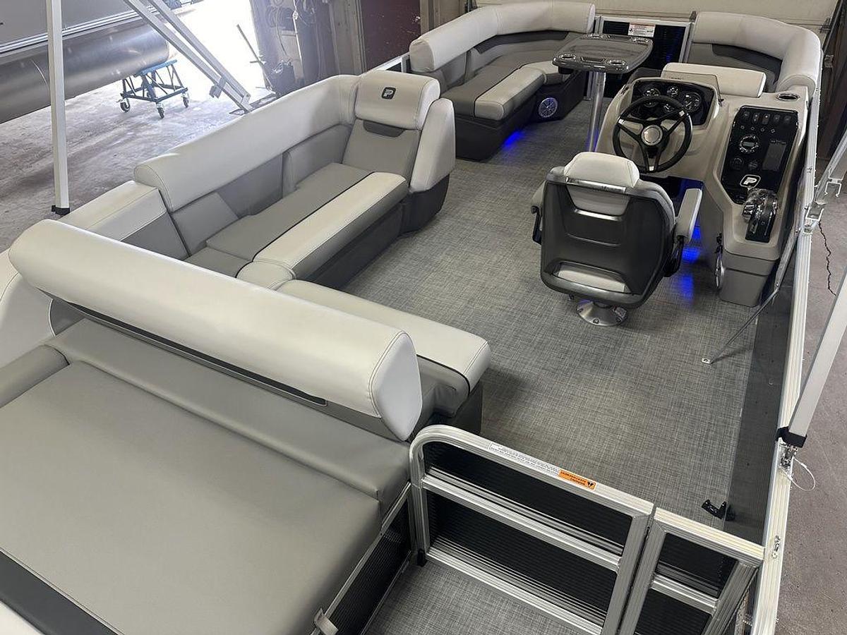 2025 Princecraft Vectra 21 RL Swingback Lounge Pontoon & Mercury 4-Stroke EFI