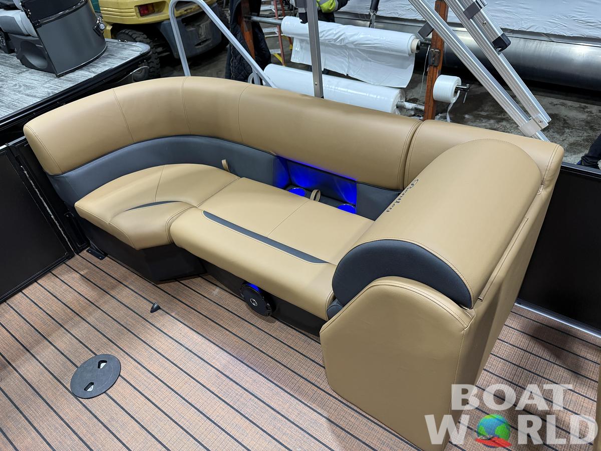 2026 Bentley Legacy 300HP Navigator Quad Lounge Tritoon $67995