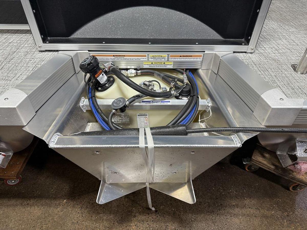 2025 Tahoe Pontoons Sport 2385 Rear Fish & Honda 4-Stroke EFI