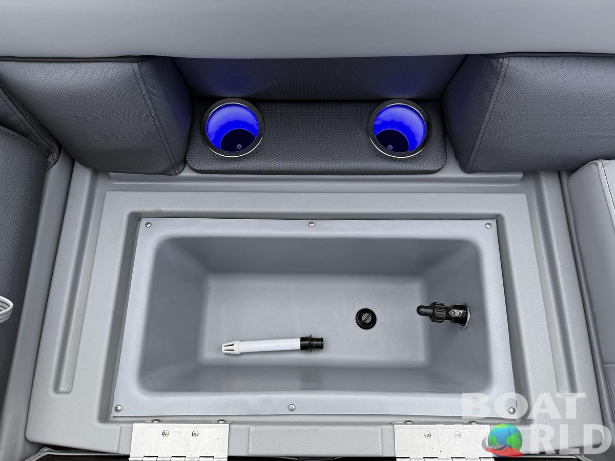 2026 Bentley Pontoons Legacy 223 QSB Swingback Tritoon 