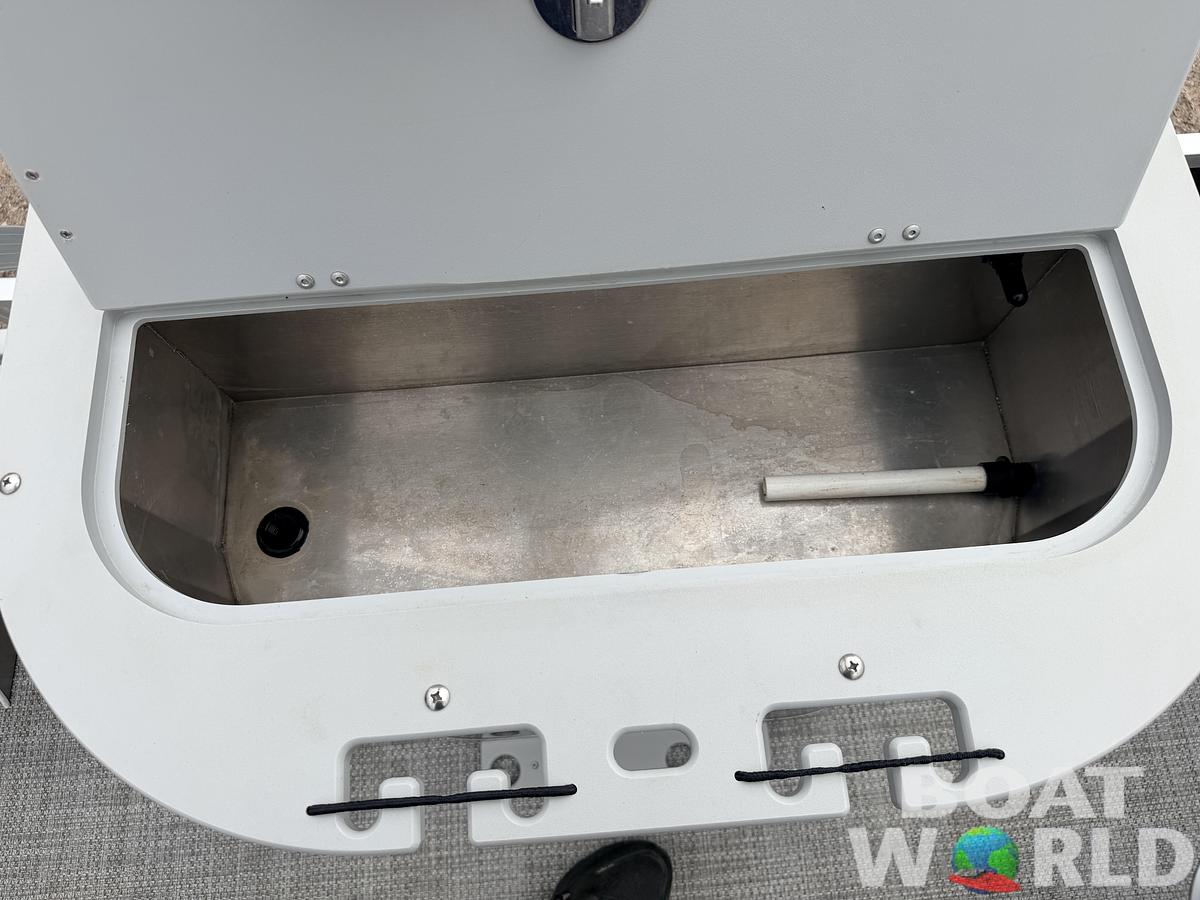 Used 2019 Qwest 822 LS Tritoon & 150HP Honda 4Stroke -$29,995