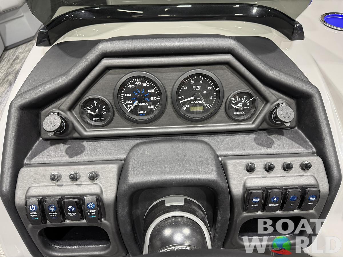 2026 Bentley Pontoons Legacy 220 Swingback 