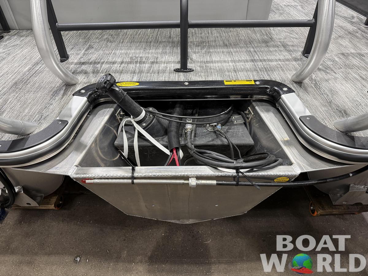 2026 Bentley Pontoons Legacy 220 Swingback 