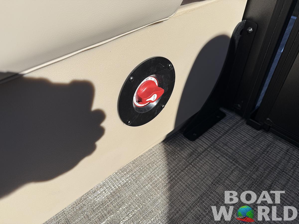 2026 Bentley Pontoons Legacy 220 Navigator DL Quad Lounge