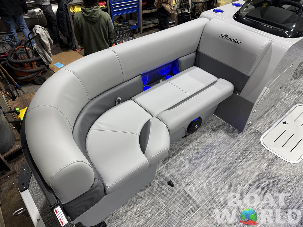 2026 Bentley Pontoons Legacy 223 Swingback Tritoon 