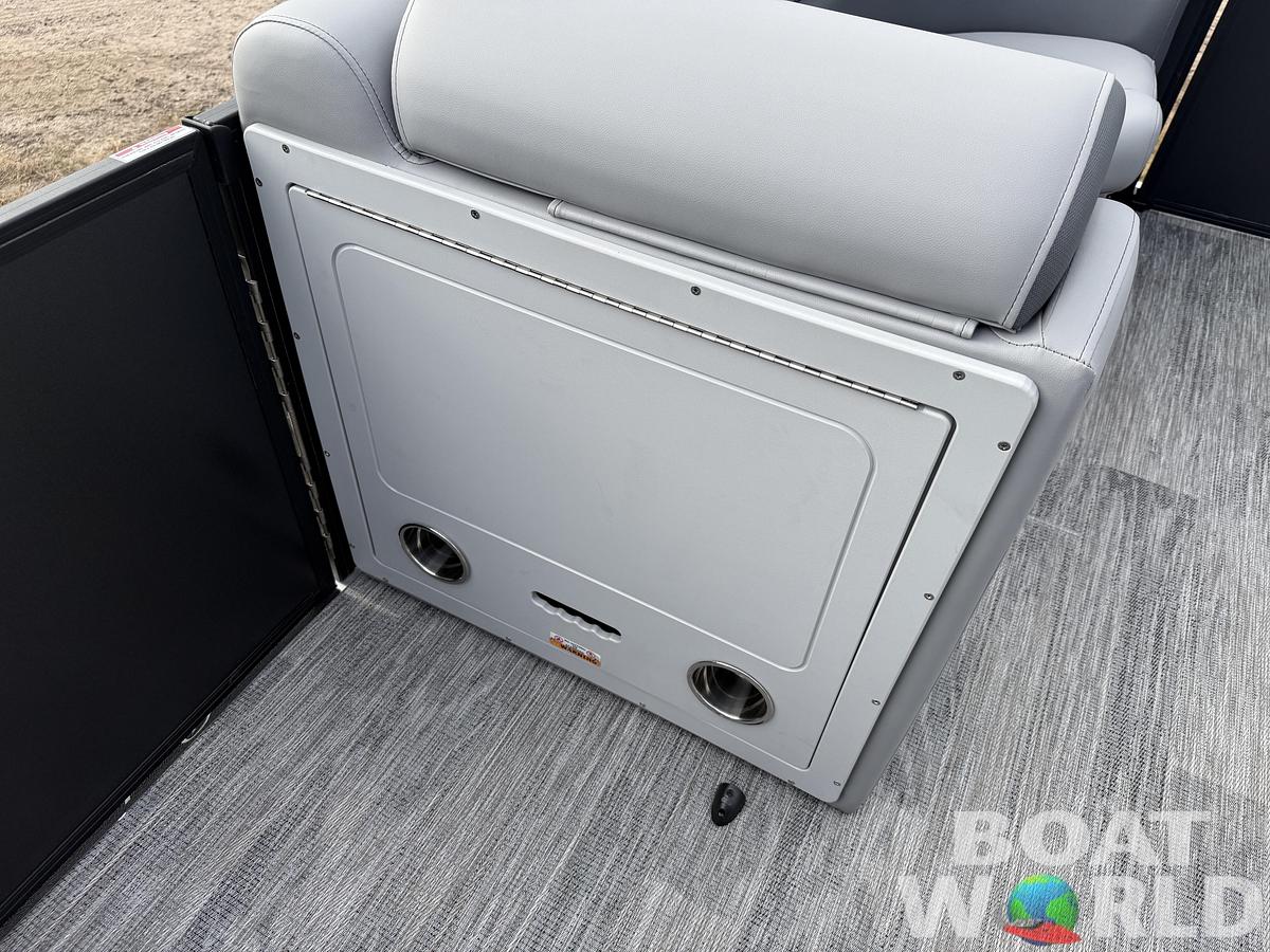 2026 Bentley Pontoons Legacy 200 Swingback Pontoon