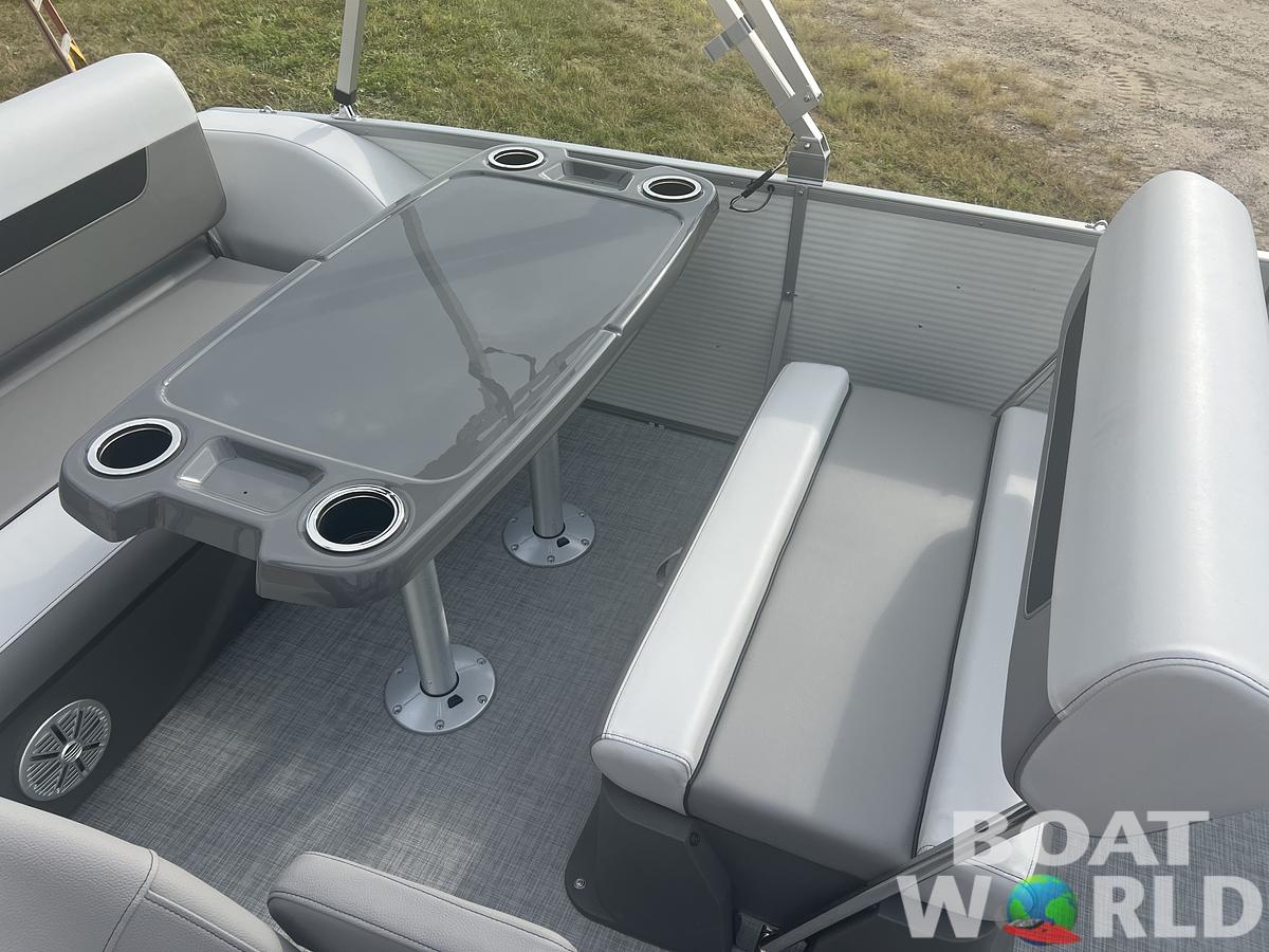 2026 Princecraft Vectra 23 RL Dinette Swingback Pontoon 