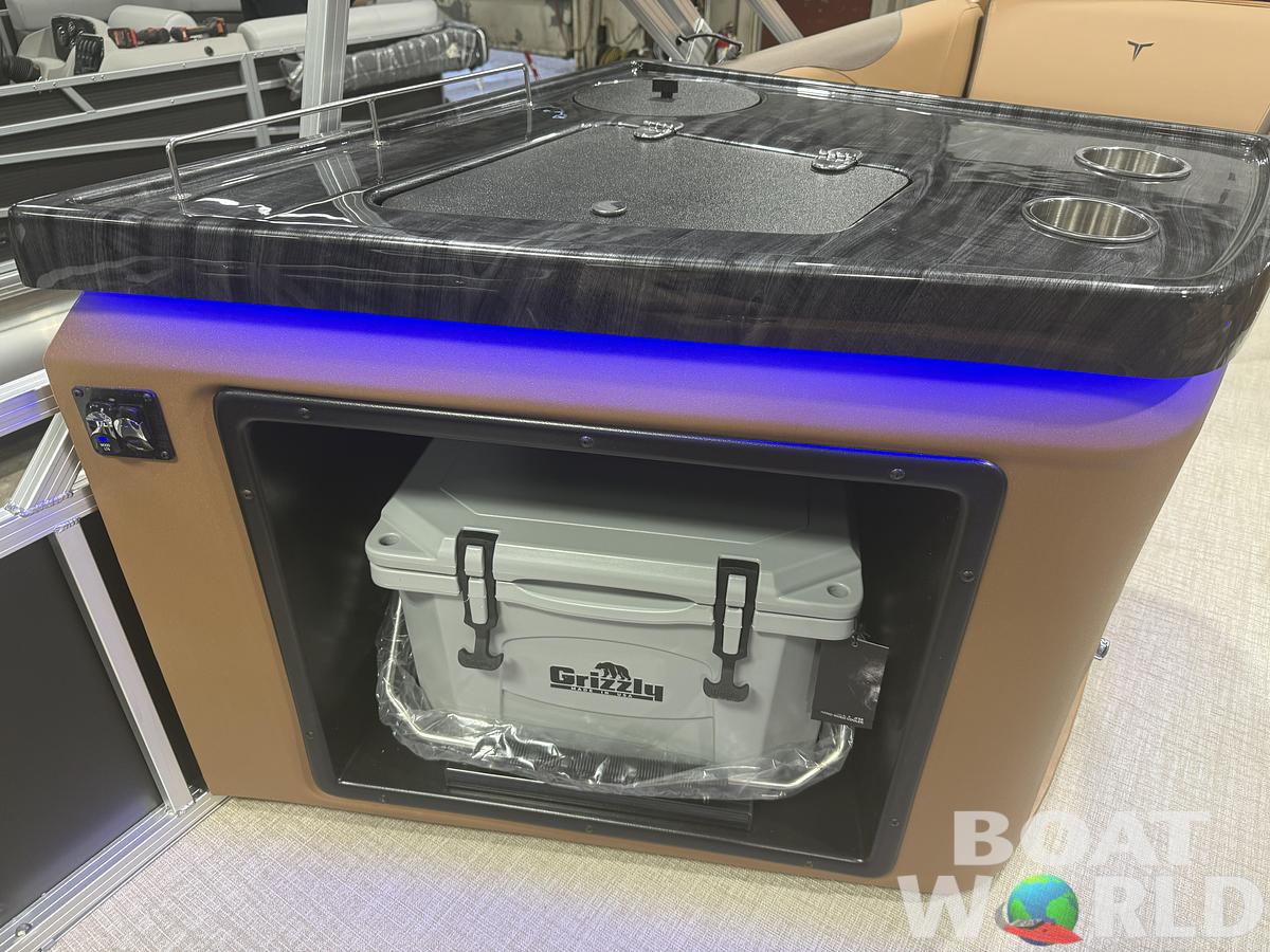 2026 Tahoe Pontoons LTZ 2385 Elite Windshield Tritoon