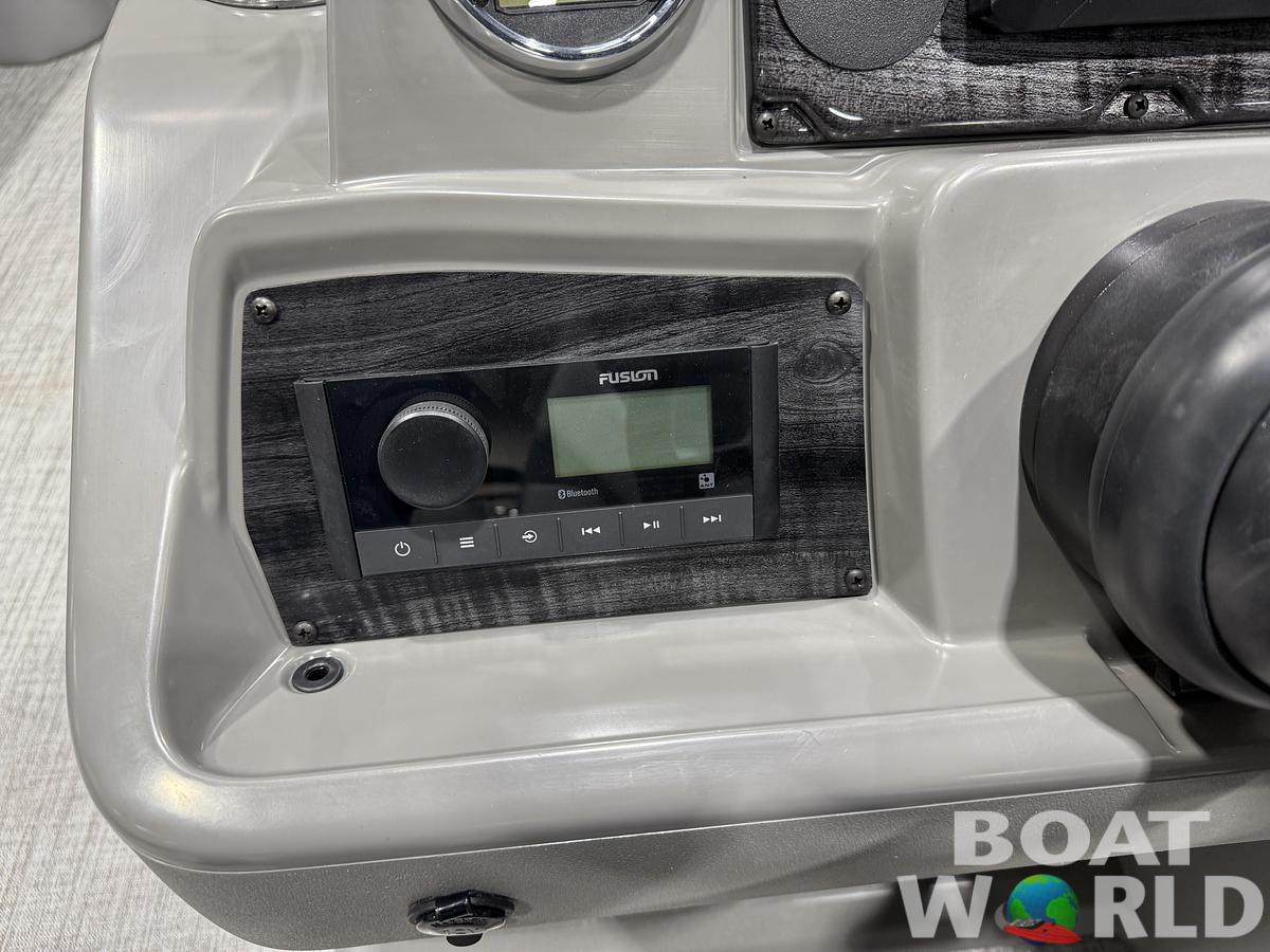 2026 Tahoe Sport VRB 2385 Swingback & 4-Stroke $34995