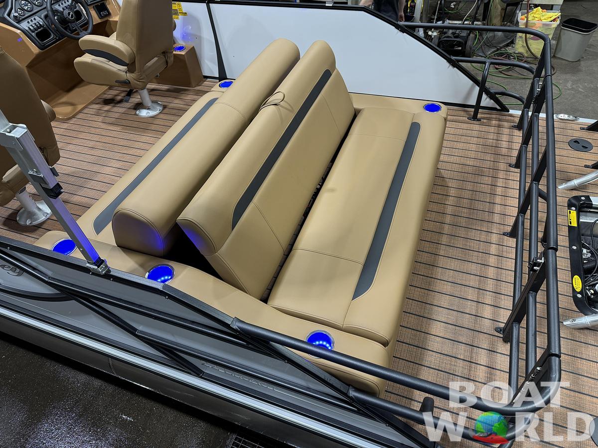 2026 Bentley Pontoons Legacy 223 Swingback Tritoon 