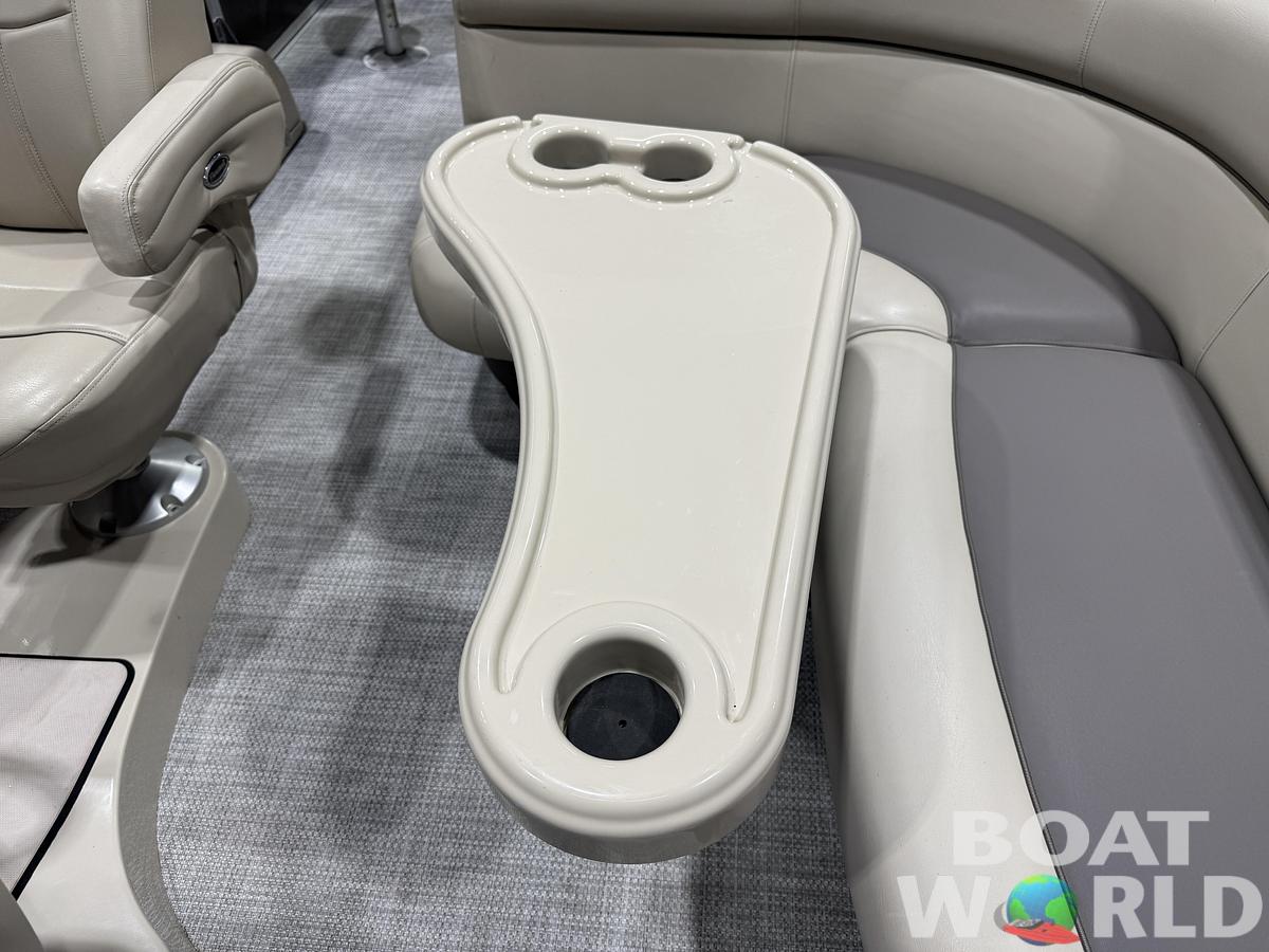 Used 2016 Premier 220 Castaway