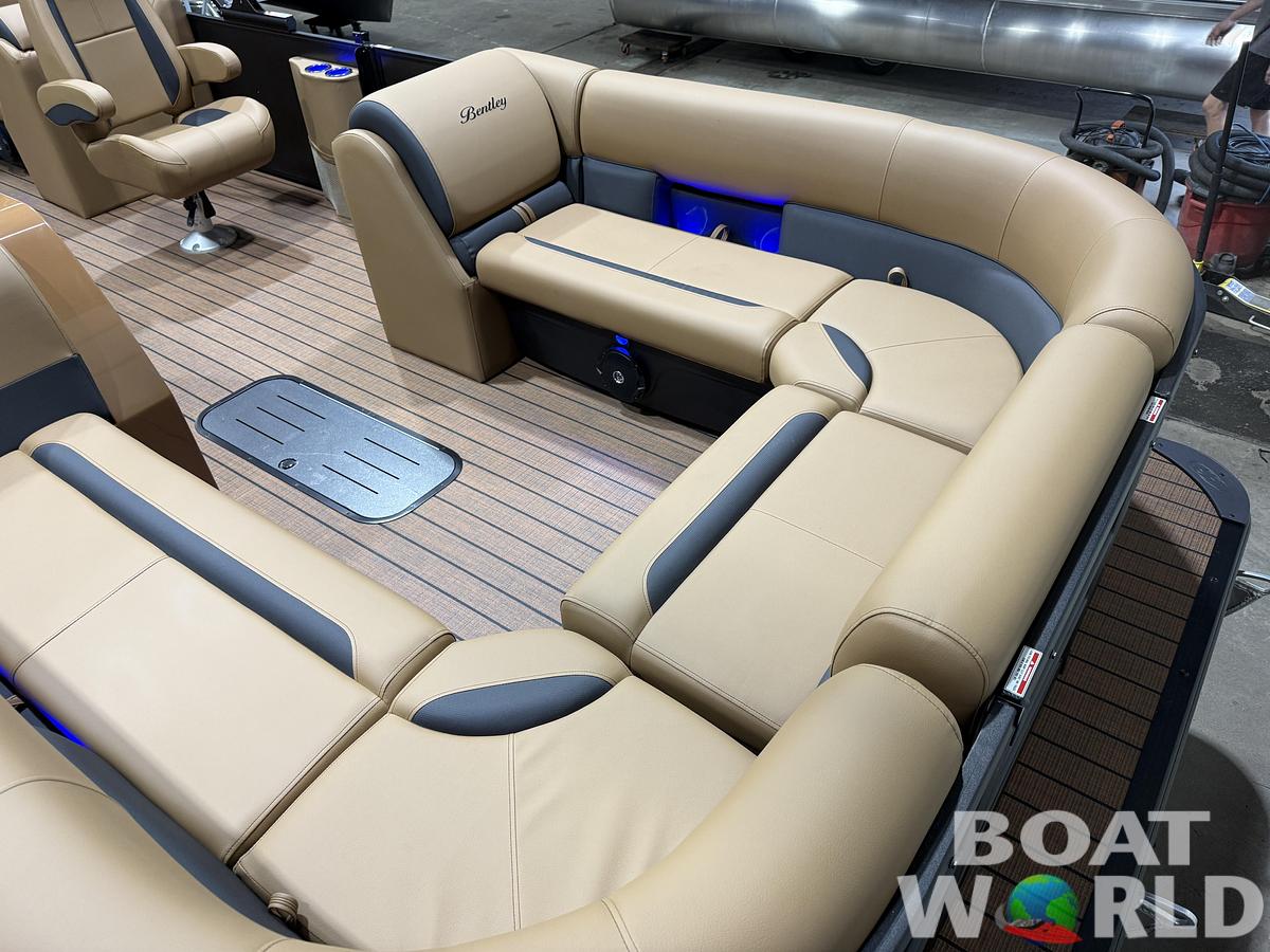 2026 Bentley 300HP Legacy 243 Navigator Tritoon $68995