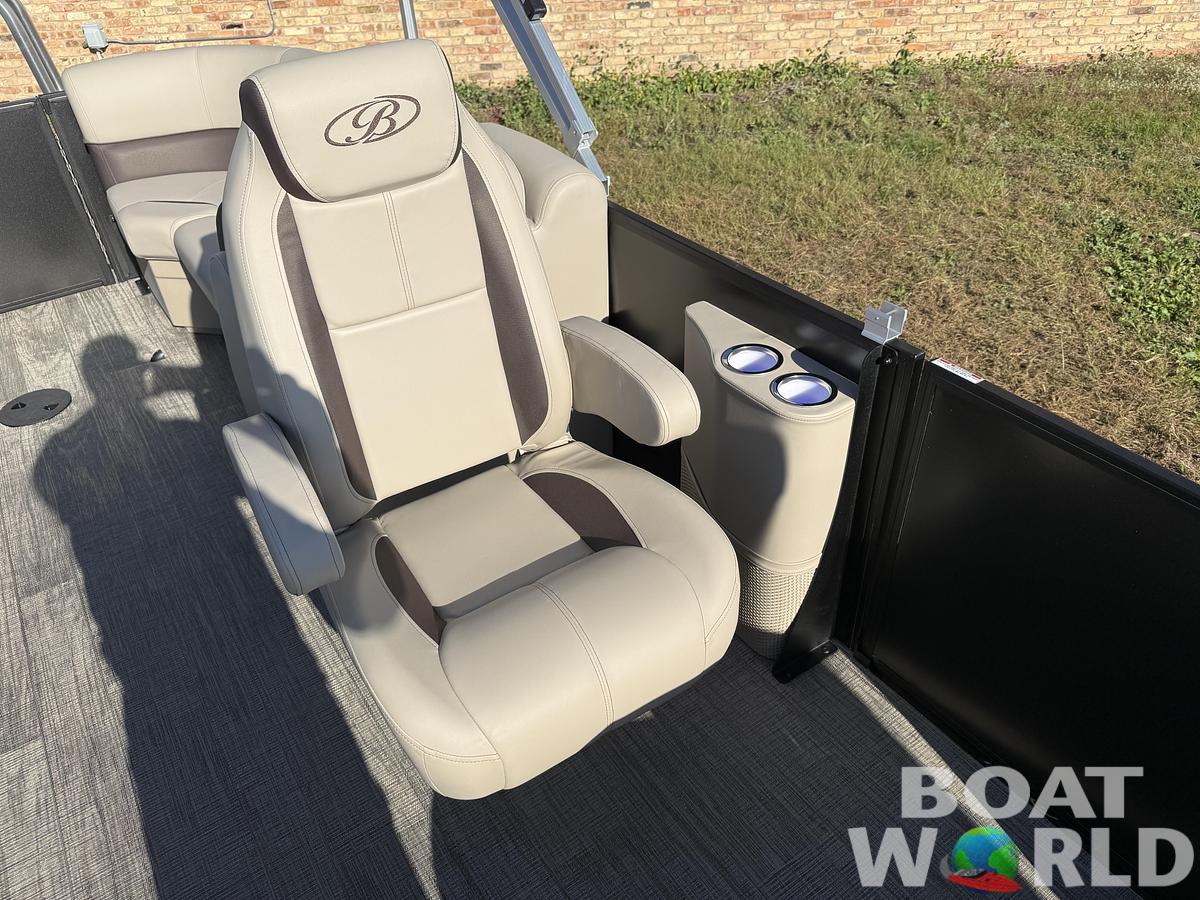 2026 Bentley Pontoons Legacy 223 Navigator DL Quad Lounge Tritoon & Honda 4-Stroke EFI