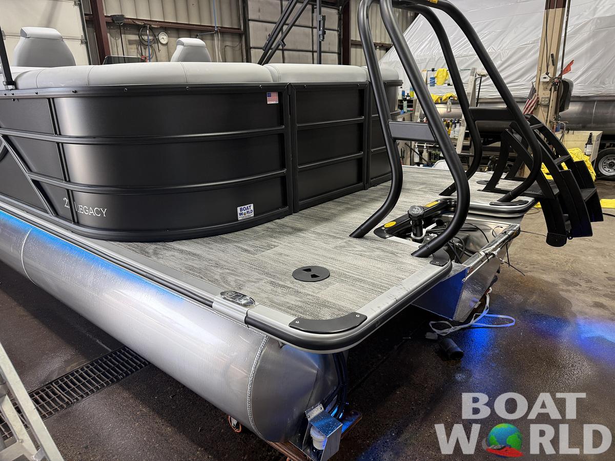 2027 Bentley Legacy 220 Navigator Quad Lounge Pontoon $42995