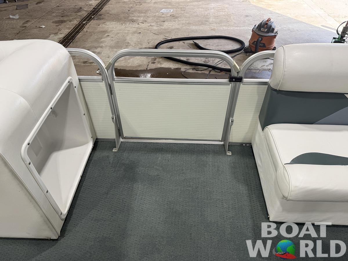 Used 2003 Weeres 200 SunTanner & 60HP Johnson 4Stroke -$11,995