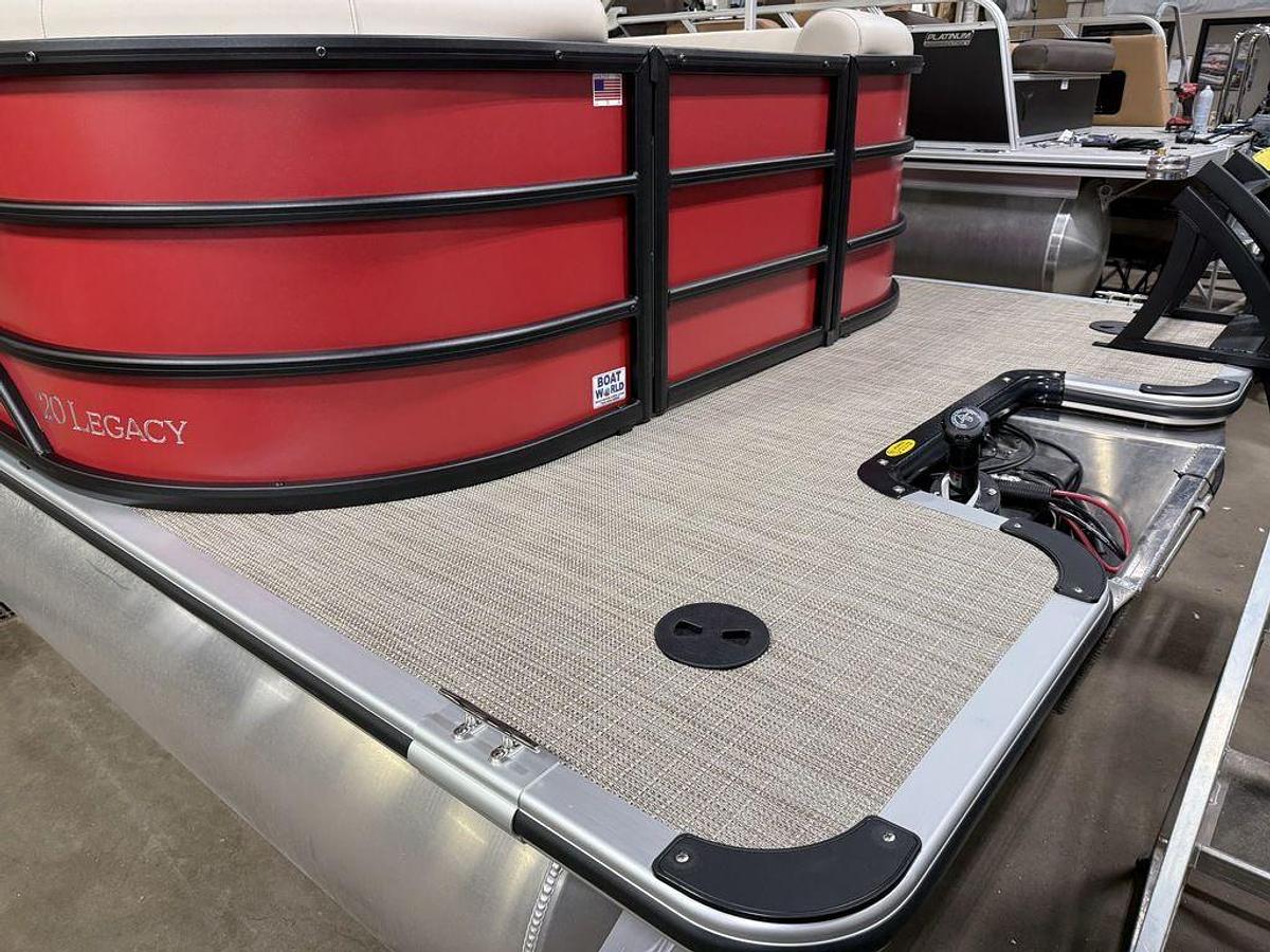 2025 Bentley Pontoons Legacy 200 Navigator Quad Lounge & Honda 4-Stroke EFI