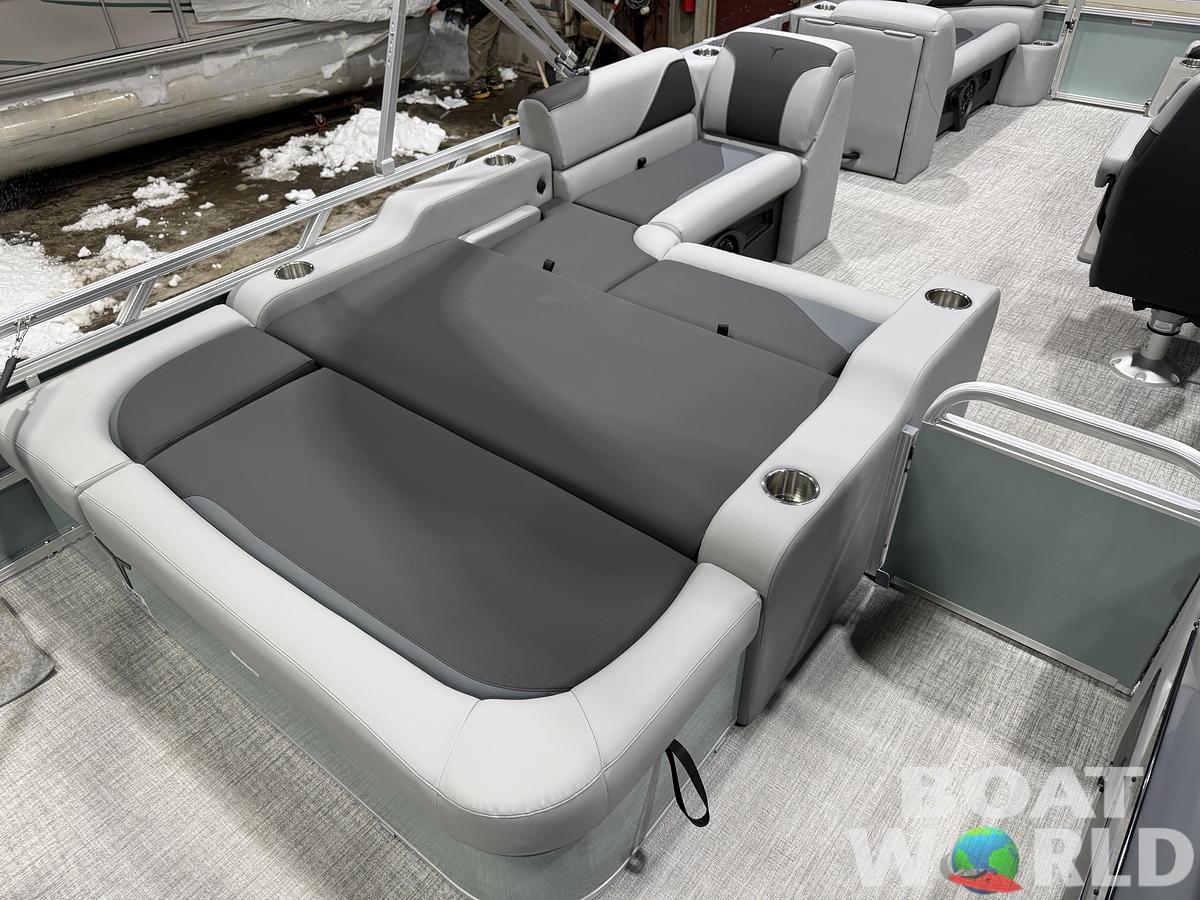 2026 Tahoe Sport VRB 2385 Swingback & 4-Stroke $34995