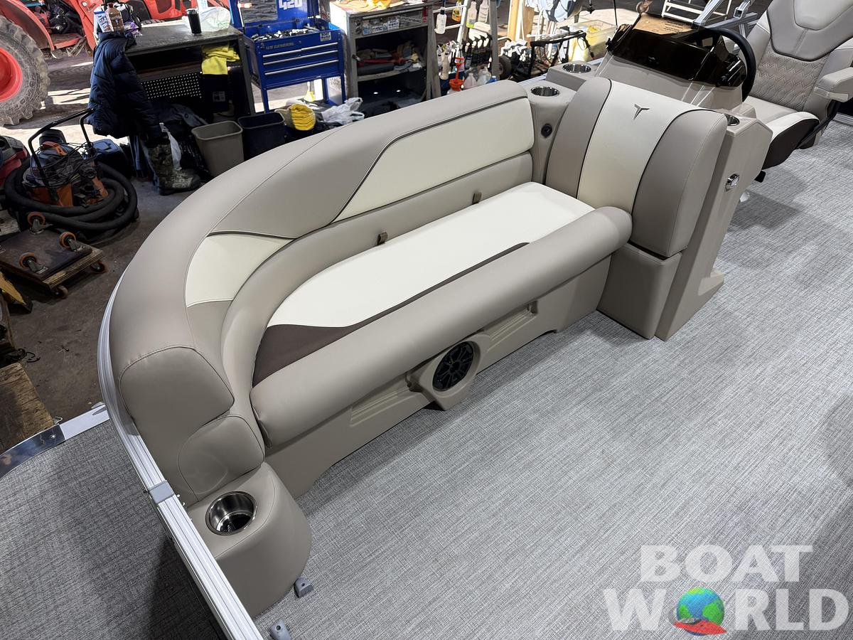 2026 Tahoe Sport VRB 2385 Swingback & 4-Stroke $34995