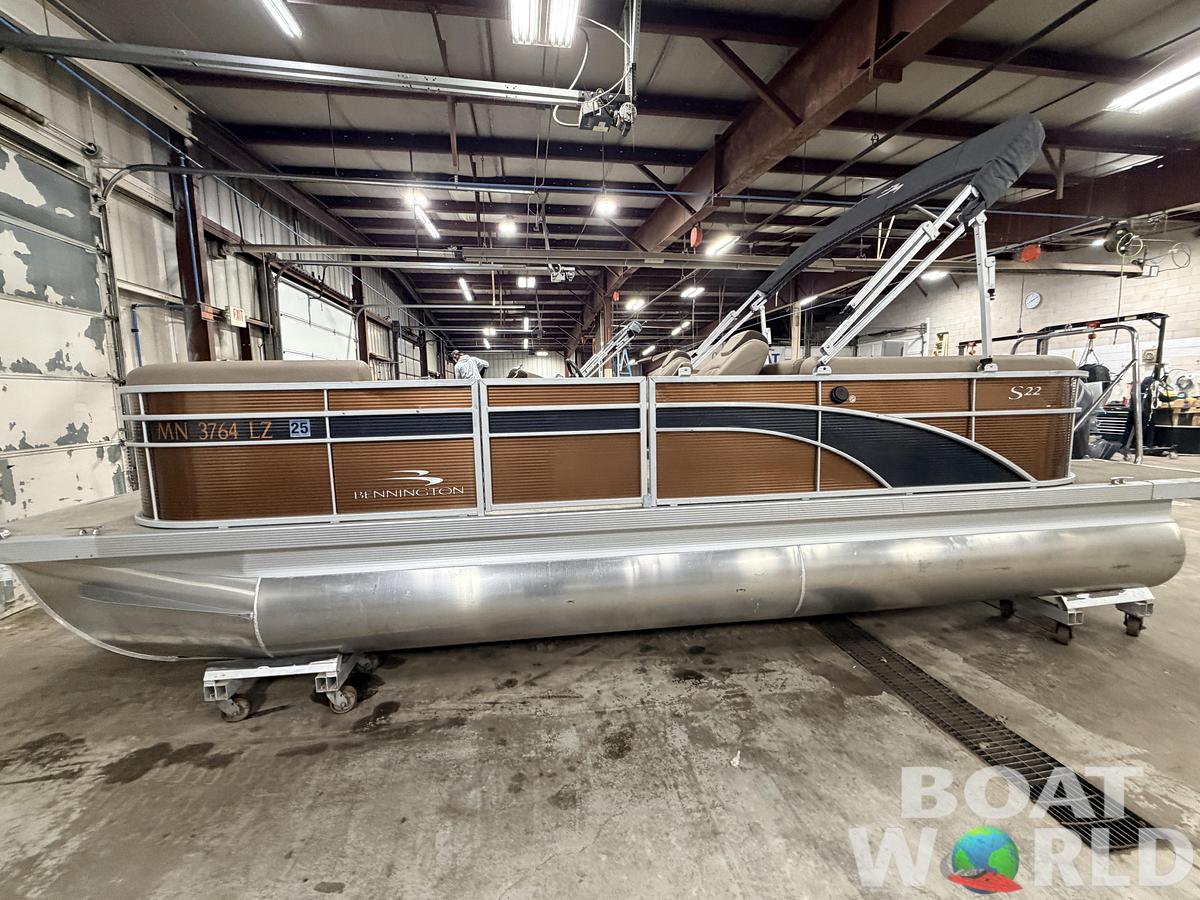 Used 2020 Bennington 22S Quad Lounge Pontoon