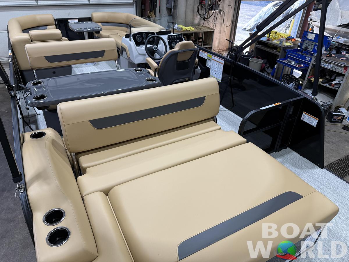 2027 Princecraft Vectra 23 RL Dinette Swingback $36,995