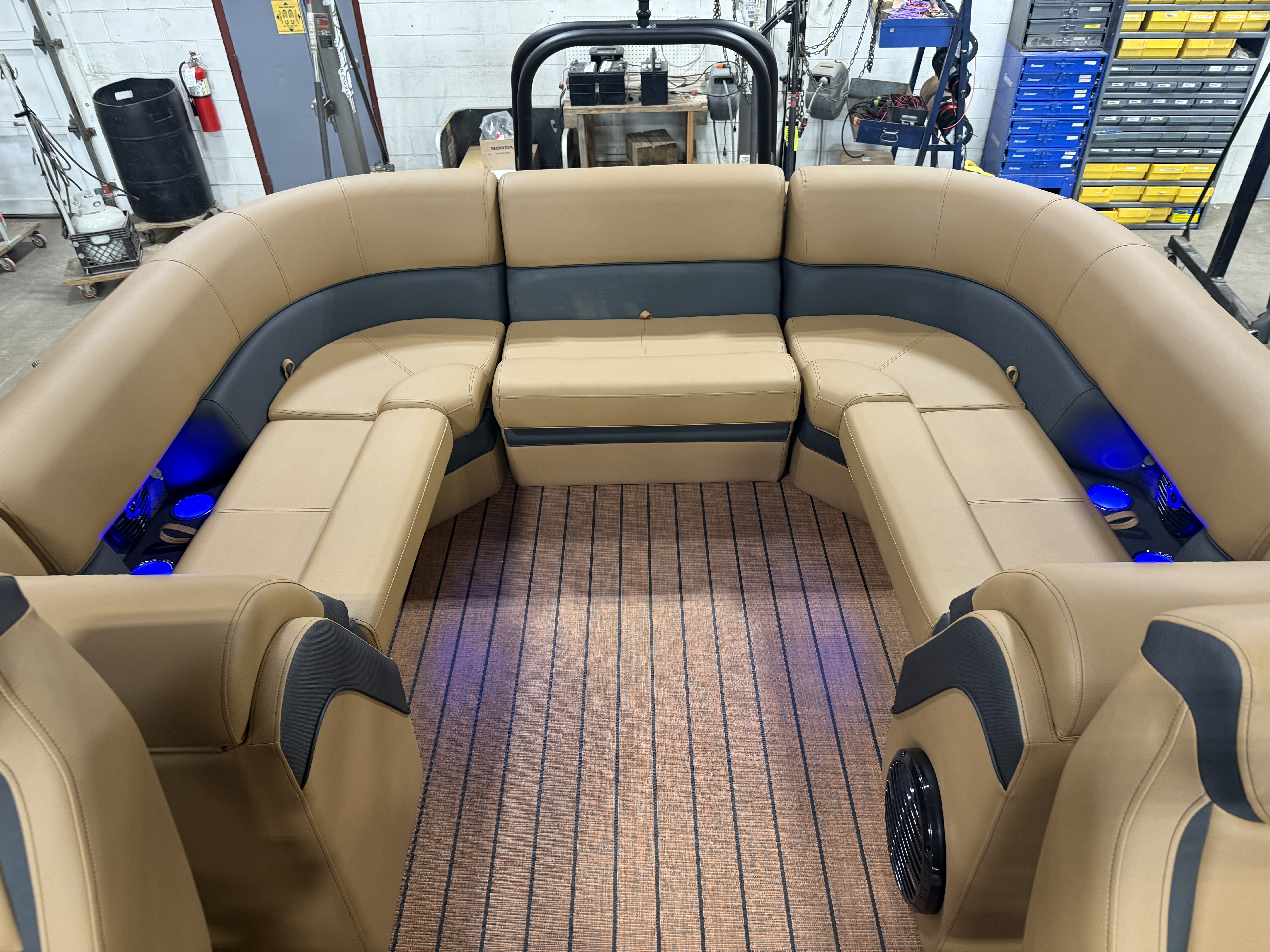 2026 Bentley Pontoons Elite 223 Admiral Quad Lounge Tritoon