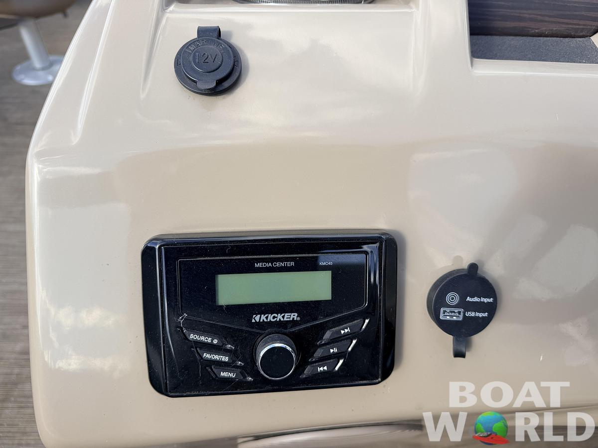 Used 2023 Bennington S20 F & 70HP Suzuki 4Stroke -$27,995