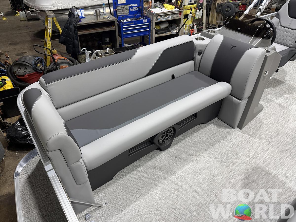 2026 Tahoe Sport Rear Fish 2180 & 4-Stroke $31995