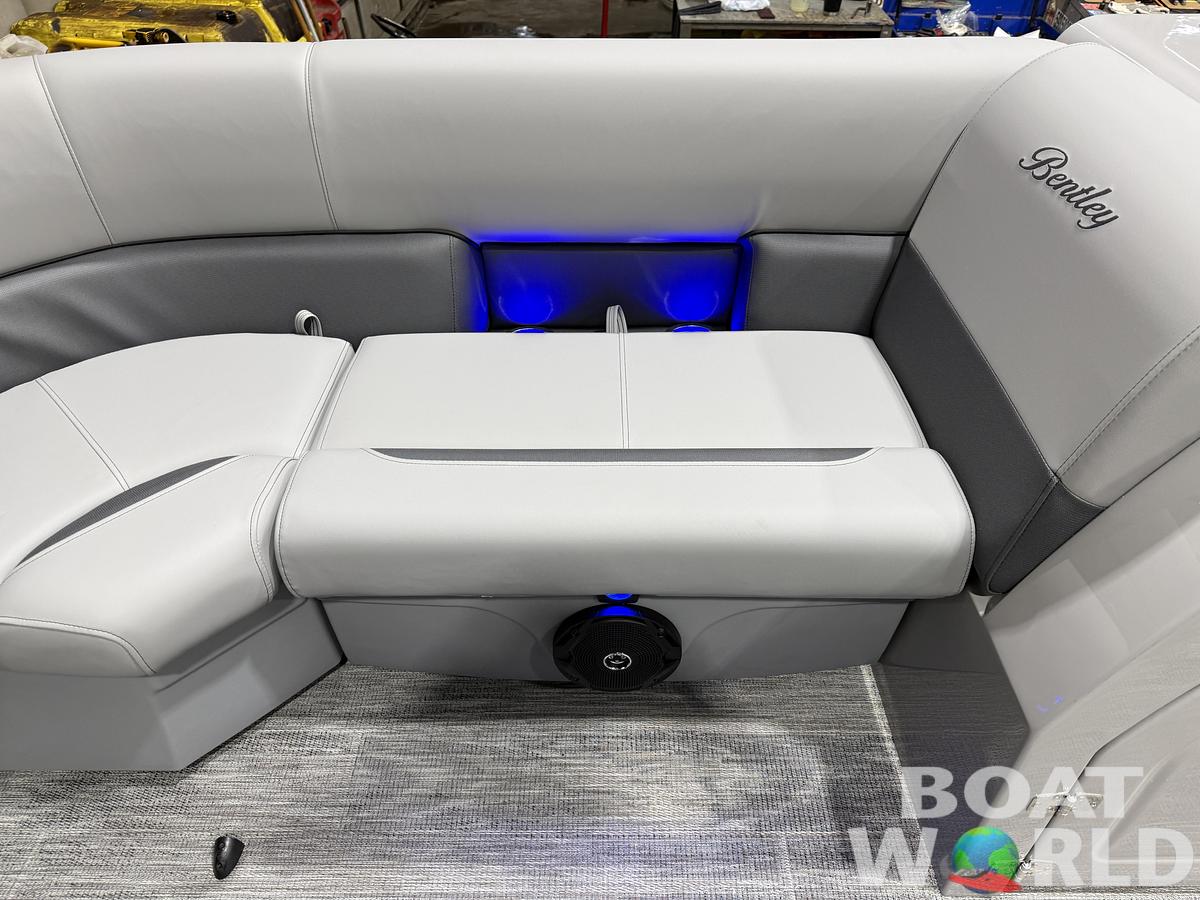 2026 Bentley Pontoons Legacy 220 Swingback