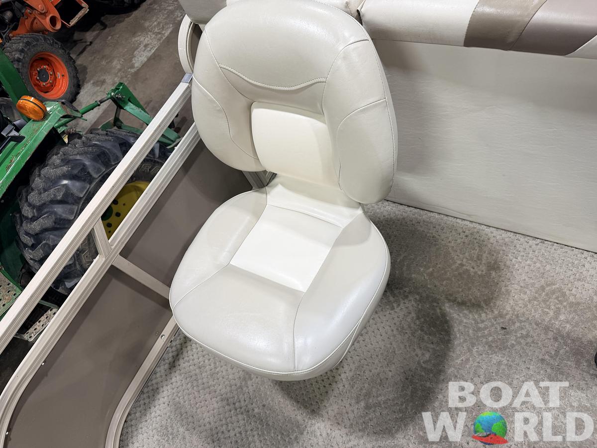 Used 2008 Sylvan Mirage 8520 Party Fish