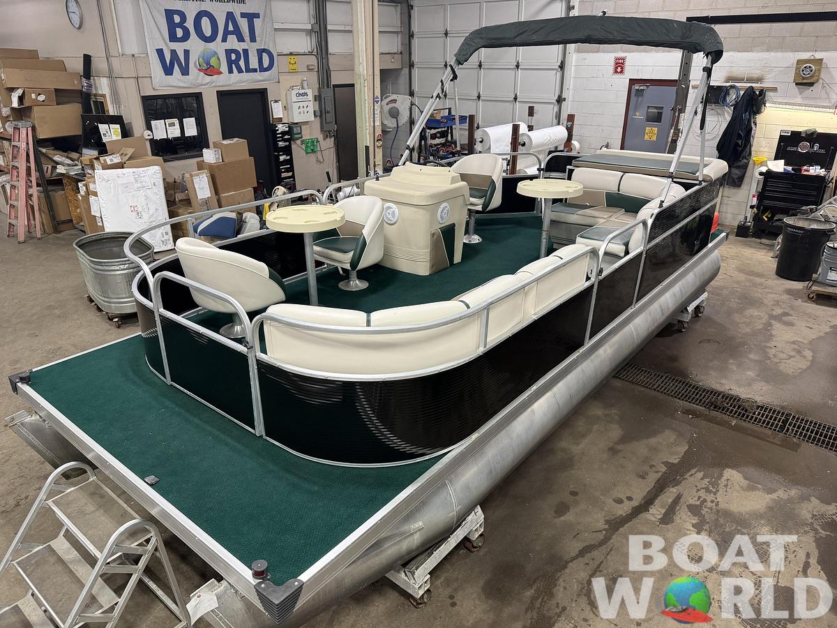 Used 2005 Leisure Island 2021 & 40HP