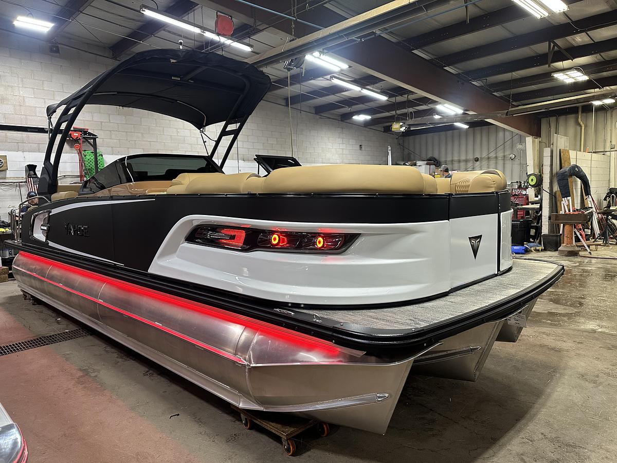 2025 Tahoe Pontoons Grand Tahoe 2585 Quad Lounge Windshield Tritoon & Mercury 400HP V10