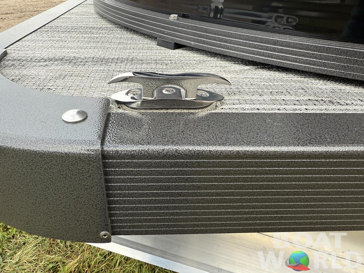 2026 Montego Bay 8522 Quad Lounge Tritoon 