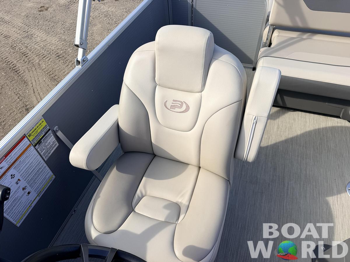 Used 2020 Princecraft Vectra 21 Rear Lounge Dinette Pontoon & 60HP Mercury 4Stroke -$24,995