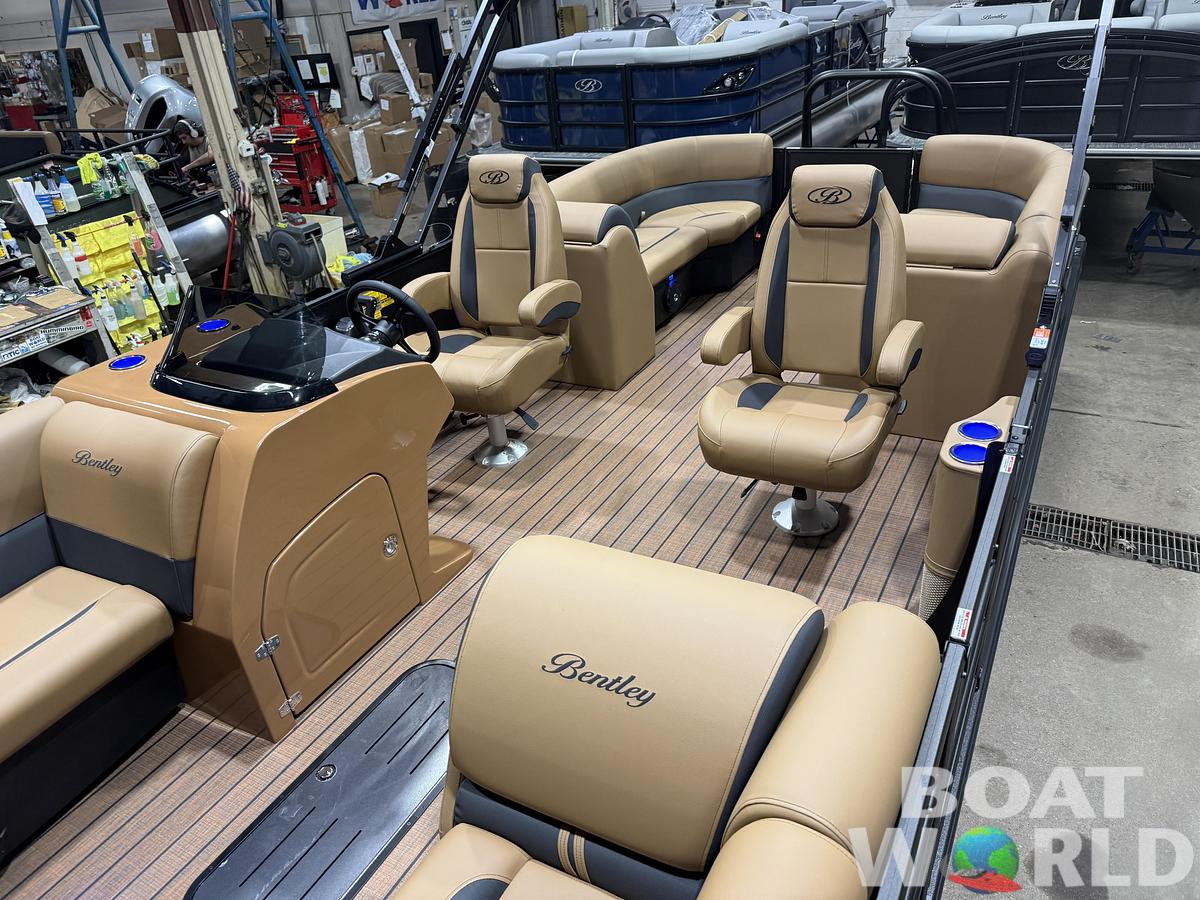 2026 Bentley 300HP Legacy 243 Navigator Tritoon $68995