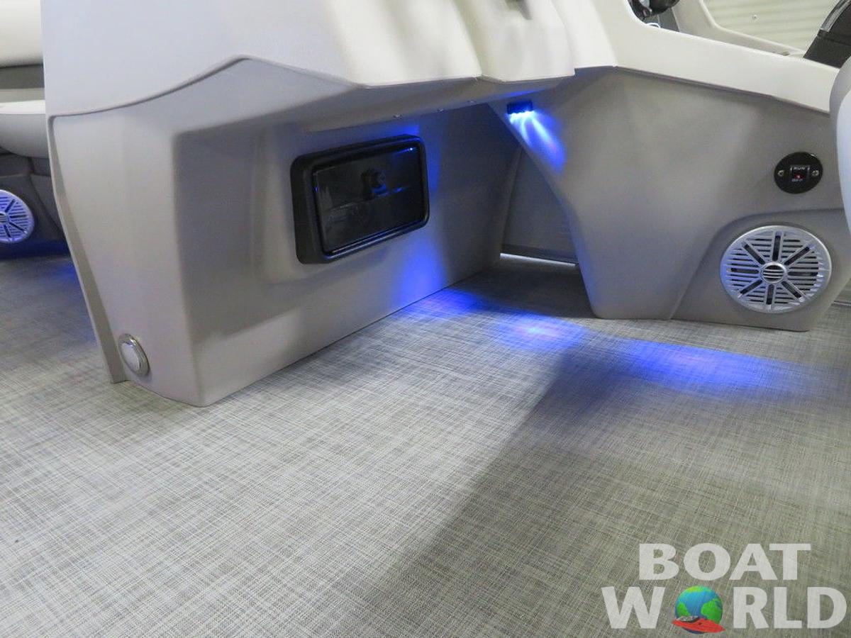 2025 Princecraft Vectra 21 RL Swingback SS Pontoon & Mercury 4-Stroke EFI