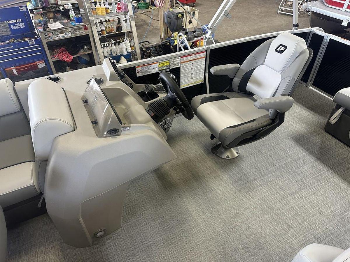 2025 Princecraft Vectra 21 RL Swingback Lounge Pontoon & Mercury 4-Stroke EFI