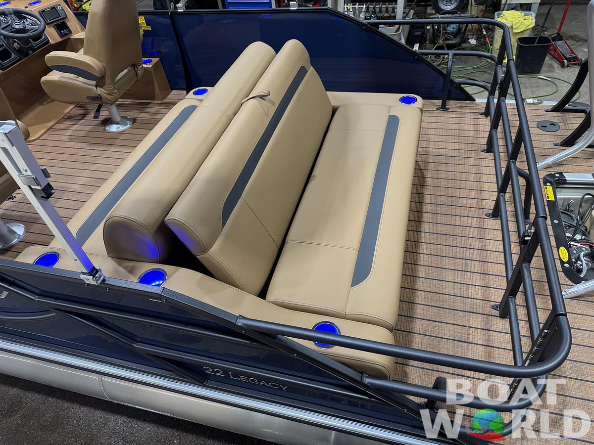 2026 Bentley Legacy 223 Swingback Tritoon $52995