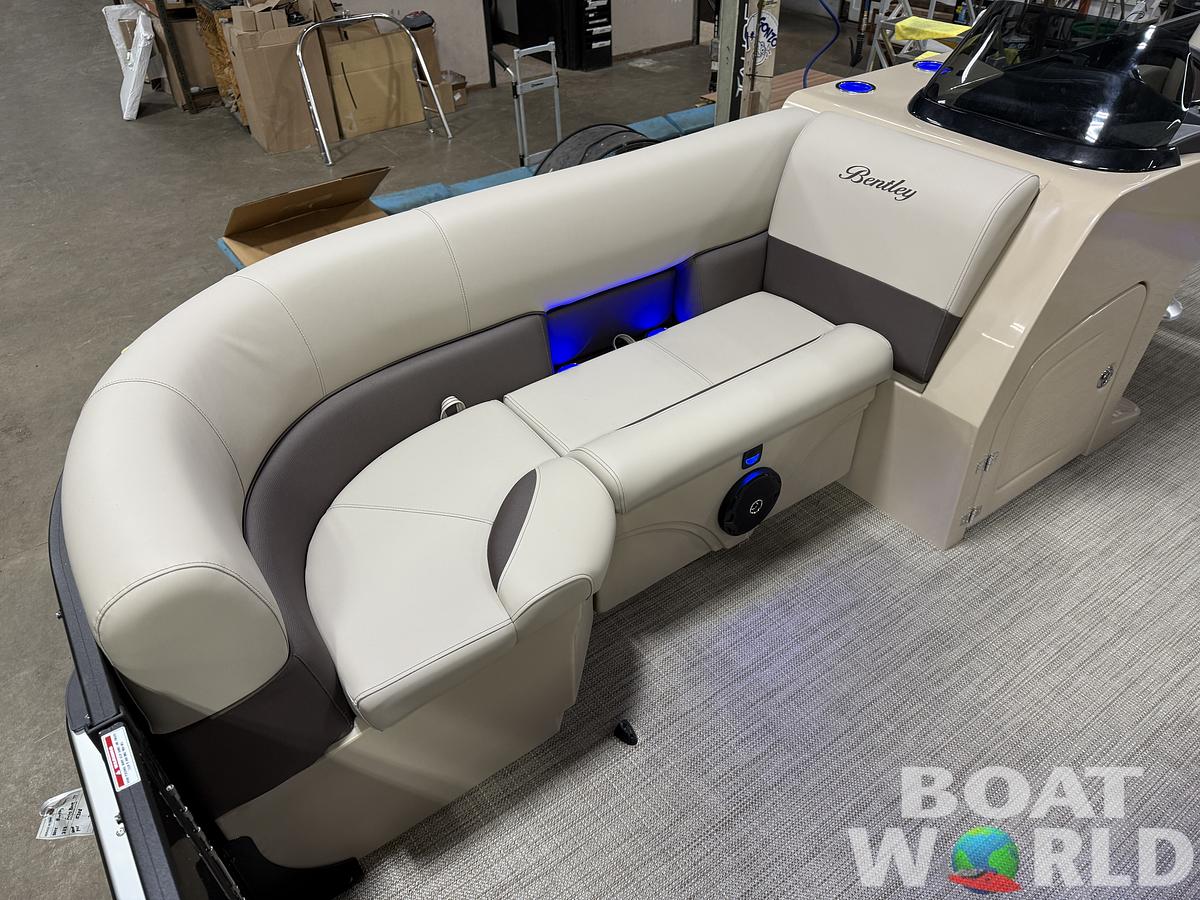 2025 Bentley Pontoons Legacy 223 Swingback Tritoon & Honda 4-Stroke EFI