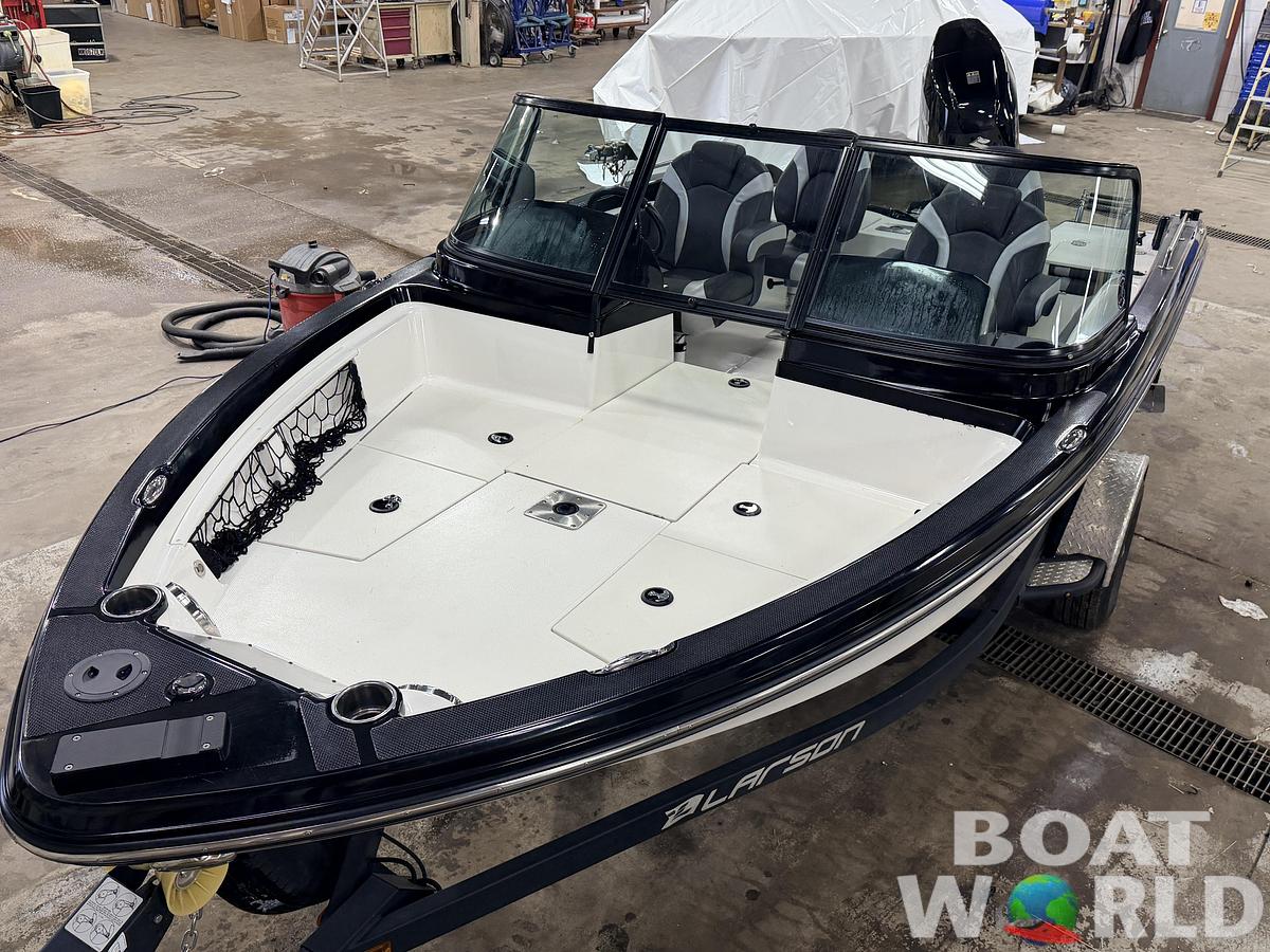 Used 2016 Larson FX 1850 DC Fiberglass Fishing Boat