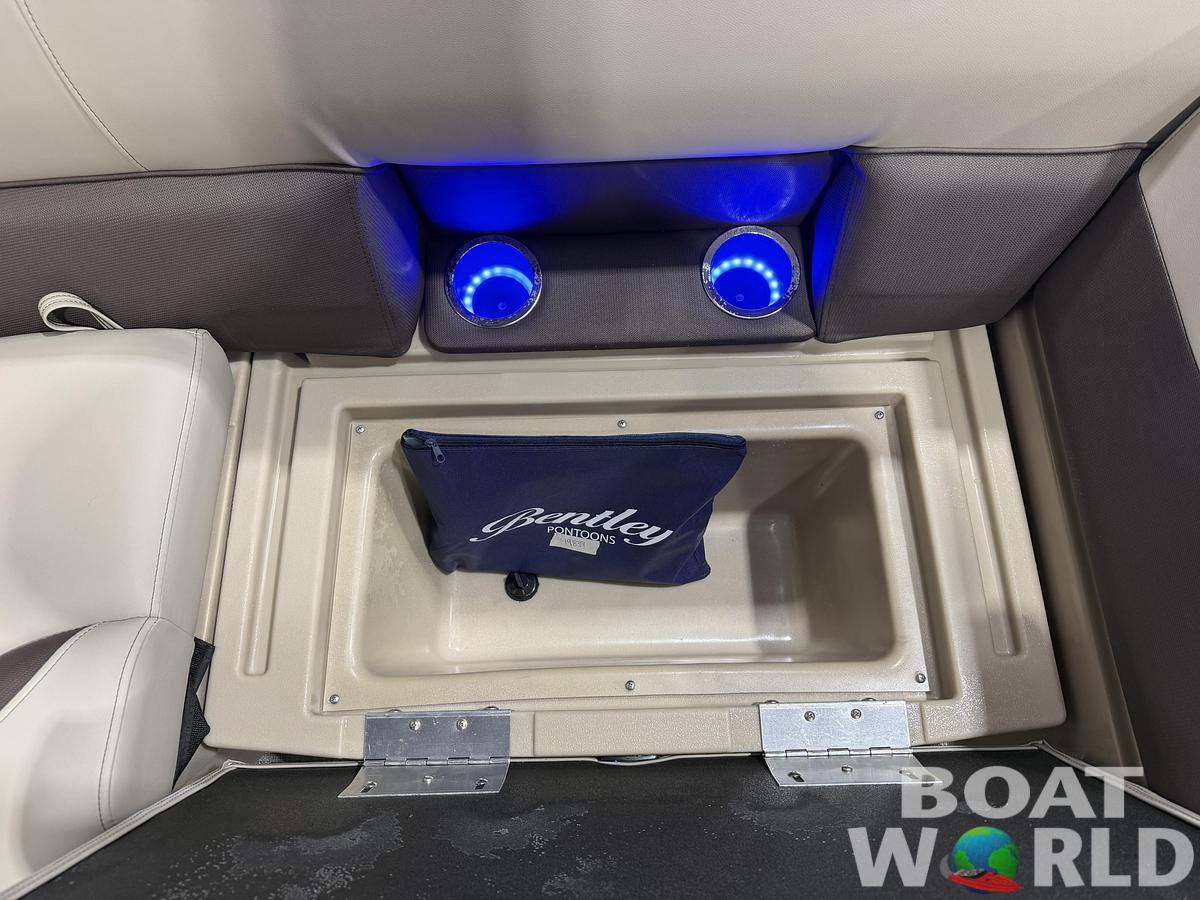 2026 Bentley Pontoons Legacy 220 Swingback