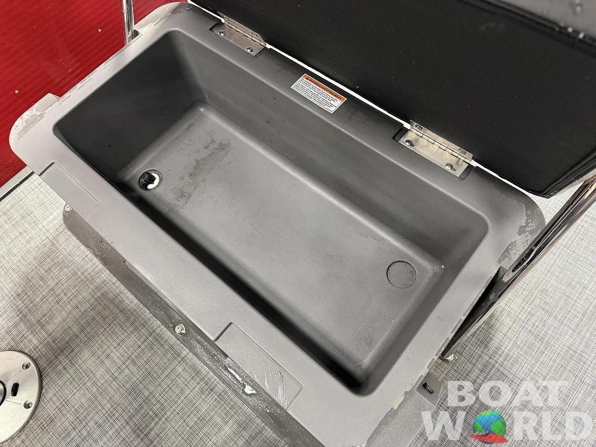 Used 2021 Princecraft Vectra 23 RL Dinette Swingback Pontoon & 115HP