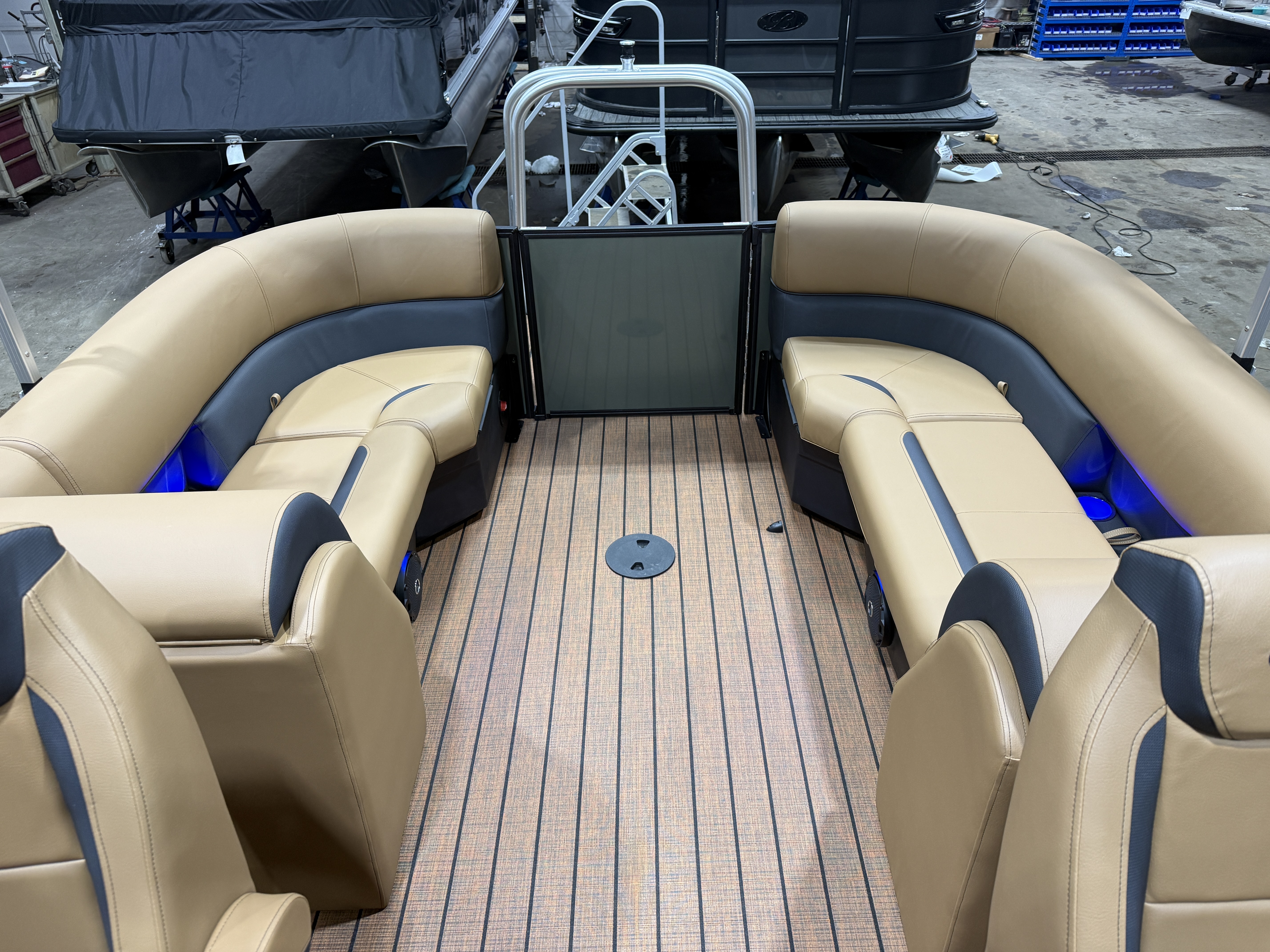 2026 Bentley Legacy 223 Navigator DL Quad Lounge Tritoon $51995