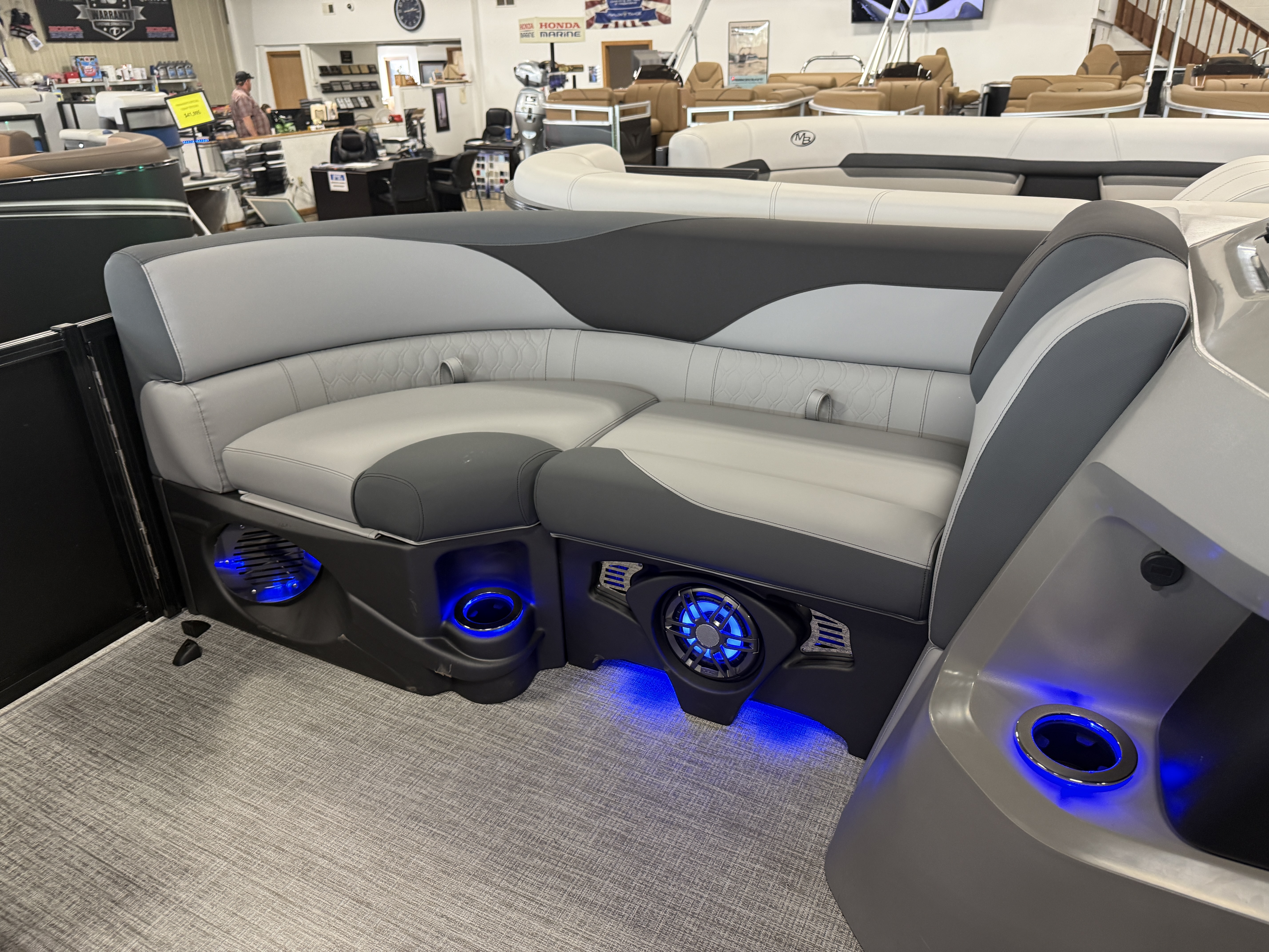 2027 Tahoe LTZ 300HP QLS 2385 Tritoon $71,995