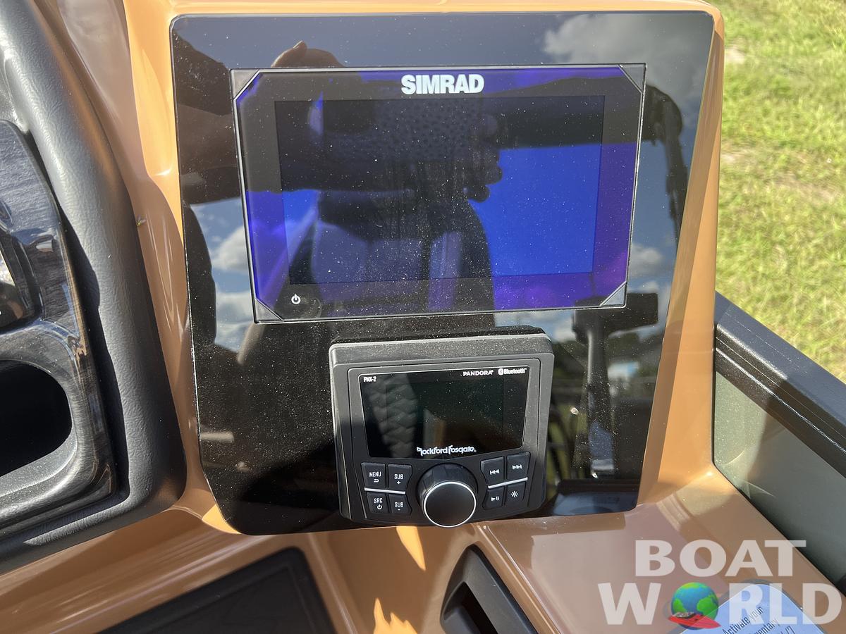 2026 Bentley Pontoons Elite 223 Swingback Tritoon