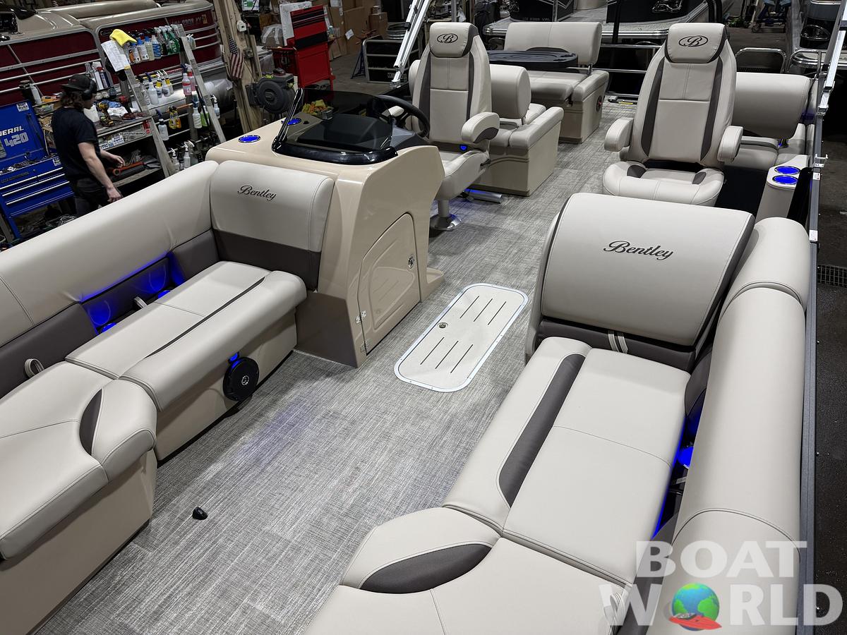 2026 Bentley Pontoons Legacy 223 QSB Swingback Tritoon 